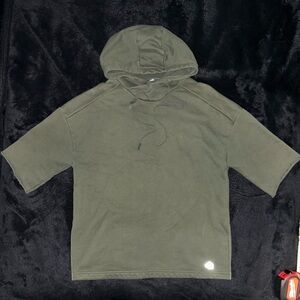 -Alo Yoga Fall Pullover Short Sleeve Green Hoddie
-Size Medium